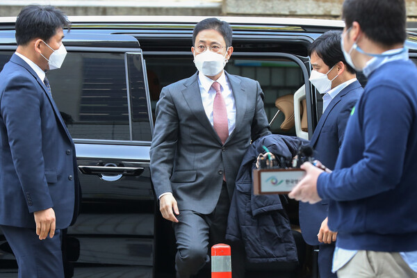 손준성 전 대검찰청 수사정보정책관(대구고검 인권보호관)이 지난해 10월 26일 오전 서울 서초구 서울중앙지밥법원에서 열린 구속영장실질심사에 출석하고 있다. 공수처 출범이후 첫 구속영장 청구였지만 이날 손 검사에 대한 구속영장은 기각됐다. (사진=뉴스1)