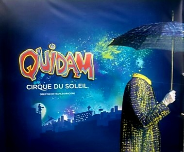 태양의 서커스의 주요 테마인 '퀴담' 포스터