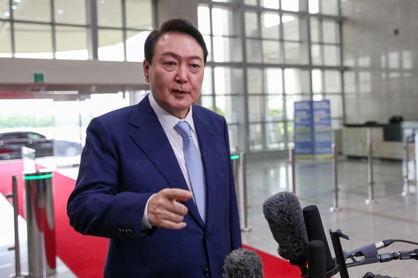 윤석열 대통령이 지난 5일 오전 용산 대통령실 출근길에 취재진 질문에 답변하고 있다. (사진=뉴스1)