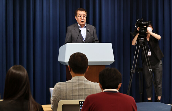 최영범 대통령실 홍보수석이 17일 용산 대통령실 브리핑룸에서 탈북어민 북송 사건에 대한 대통령실 입장을 발표하고 있다. (사진=뉴스1) 