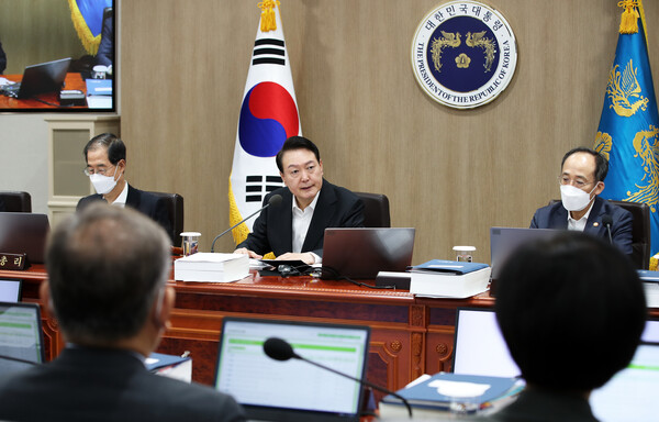 윤석열 대통령이 19일 대통령실에서 제32회 국무회의를 주재하면서 모두 발언하고 있다. (사진=뉴스1) 