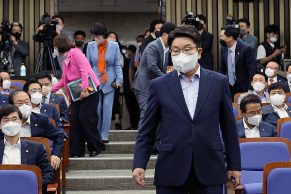 권성동 당대표 직무대행 겸 원내대표가 20일 서울 여의도 국회에서 열린 의원총회에 참석하고 있다. (사진=뉴스1)
