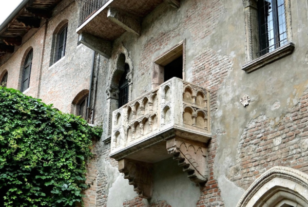 '로미오와 줄리엣'에서 줄리엣이 나와있던 발코니 (출처, pixabay)