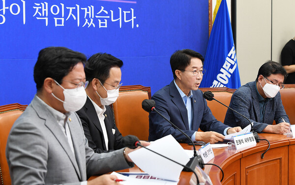 조정식 더불어민주당 사무총장이 4일 서울 여의도 국회에서 기자간담회를 하고 있다. (사진=뉴스1)