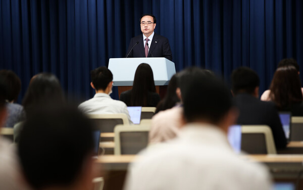 김성한 국가안보실장이 12일 용산 대통령실 브리핑에서 "윤석열 대통령이 엘리자베스 2세 여왕 장례식 참석 등 18~24일 5박 6일간 영국·미국·캐나다 순방에 나선다"고 발표하고 있다. (사진=뉴스1)​​