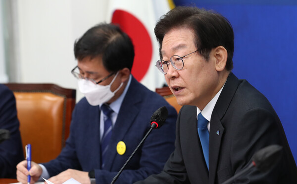 이재명 더불어민주당 대표가 13일 더불어민주당 '민생경제위기대책위원회 출범식'에서 모두 발언을 하고 있다. (사진=뉴스1)