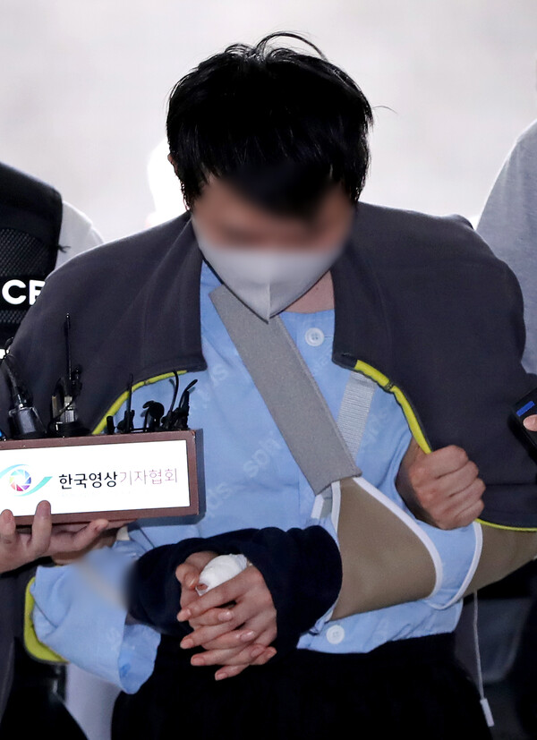 서울교통공사 직장 동료인 20대 여성을 스토킹 끝에 살해한 전모씨가 16일 오후 구속영장실질 심사에 출석하고 있다. (사진=뉴스1) 