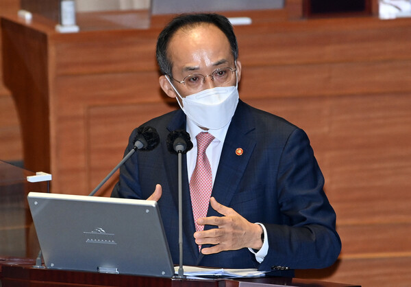 추경호 경제부총리 겸 기획재정부 장관이 21일 오후 서울 여의도 국회에서 열린 본회의 경제 분야 대정부 질문에서 답변하고 있다. (사진=뉴스1)
