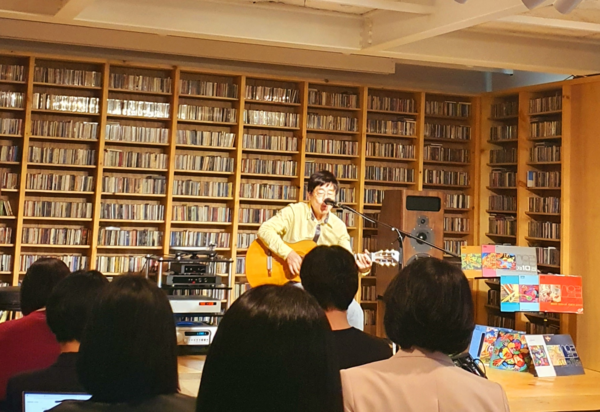 리마스터 발표회에서 작은 음악회까지 연 김창완 아티스트