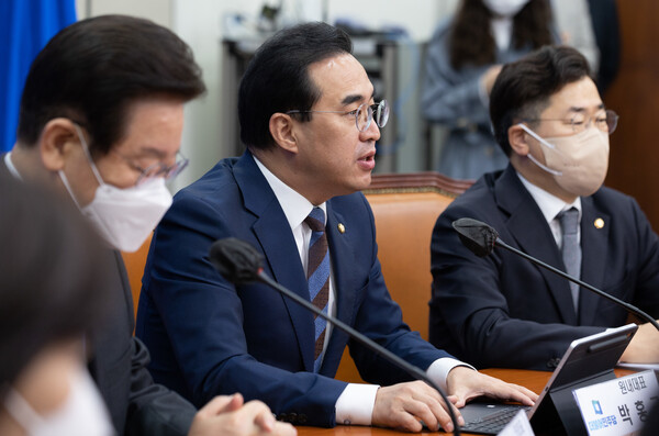 박홍근 더불어민주당 원내대표가 14일 오전 서울 여의도 국회에서 열린 최고위원회의 모두 발언에서 김문수 경제사회노동위원장의 사퇴와 윤석열 대통령의 해임을 촉구하고 있다. (사진=뉴스1)