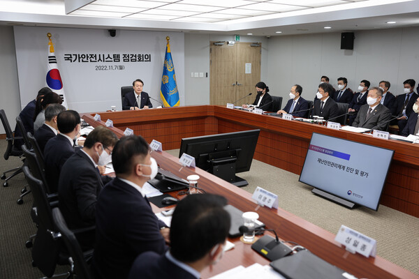 윤석열 대통령이 7일 오전 용산 대통령실에서 '국가안전시스템 점검회의'를 주재하고 있다. (사진=뉴스1/ 대통령실)