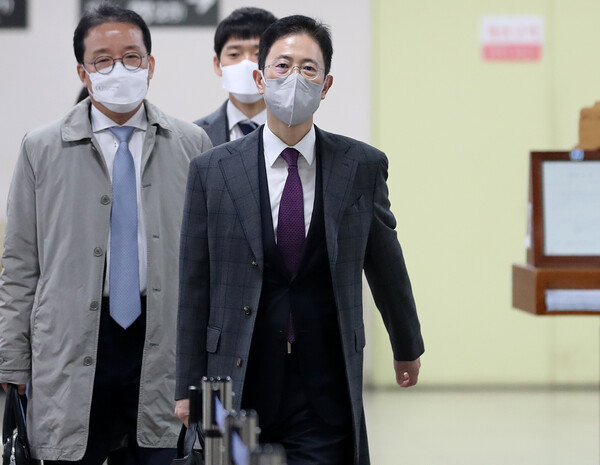 '고발사주' 사건에서 공직선거법 위반 혐의 등으로 기소된 손준성 서울고검 송무부장이 7일 오전 서울중앙지방법원에서 열린 두 번째 공판에 출석하고 있다. (사진=뉴스1)