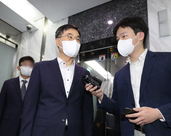 준장에서 대령으로 강등된 전익수 공군 법무실장. 사진은 8월 31일 고(故) 이예람 중사 사망 사건 진상규명 특검 사무실에 출석할 당시 모습. (사진=뉴스1)  