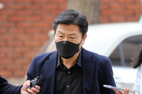 이임재 전 용산경찰서장이 지난달 24일 2차 소환조사를 받기 위해 특수본으로 들어가고 있다. (사진=뉴스1)