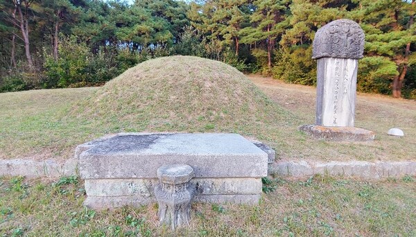 경북 안동시 풍산읍 수리에 자리잡고 있는 유성룡 묘.