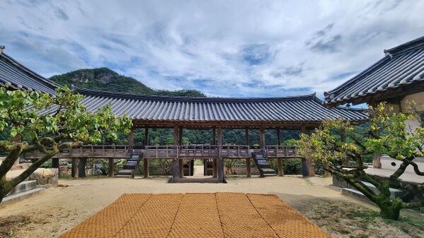 유성룡이 제자들을 가르치던 경북 안동시 풍천면 병산동의 병산서원(만대루). 