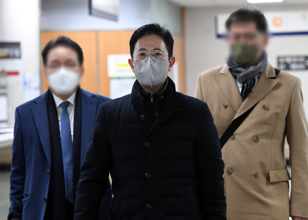 손준성 서울고검 송무부장이 16일 서울중앙지법에서 열린 ‘고발사주’재판에 출석하기 위해 법정을 향하고 있다. (사진=뉴스1)