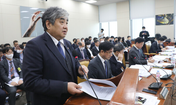 한상혁 방송통신위원장이 지난 9일 국회에서 열린 과학기술정보방송통신위원회 전체회의에서 업무보고를 하고 있다. (사진=뉴스1)