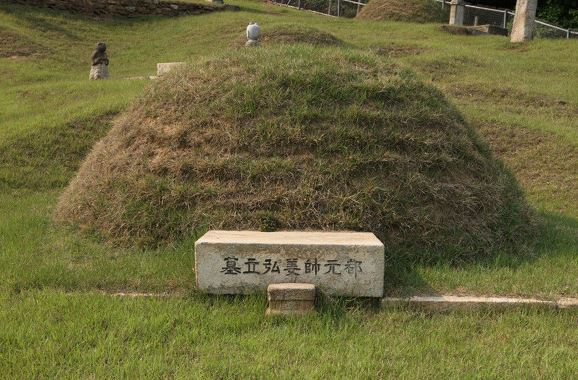 서울 관악구 난향동의 강홍립 묘.