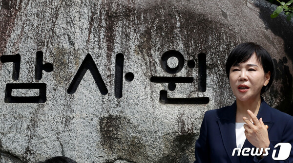 전현희 국민권익위원회 위원장이 9일 오후 서울 종로구 감사원 앞에서 이날 예정된 권익위 감사 결과 보고서 공개와 관련해 입장을 밝히고 있다. (사진=뉴스1)