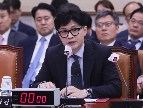 한동훈 법무장관이 20일 오후 국회 법사위 전체회의에서 의원들의 질의에 답변 하고 있다. (사진=뉴스1) 