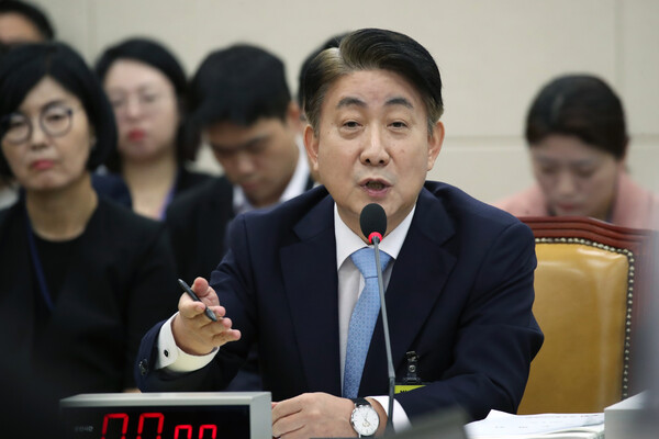 이동관 방송통신위원장 후보자가 지난 18일 국회 과학기술정보방송통신위 인사청문회에 출석해 의원들 질의에 답변하고 있다. (사진=뉴스1)