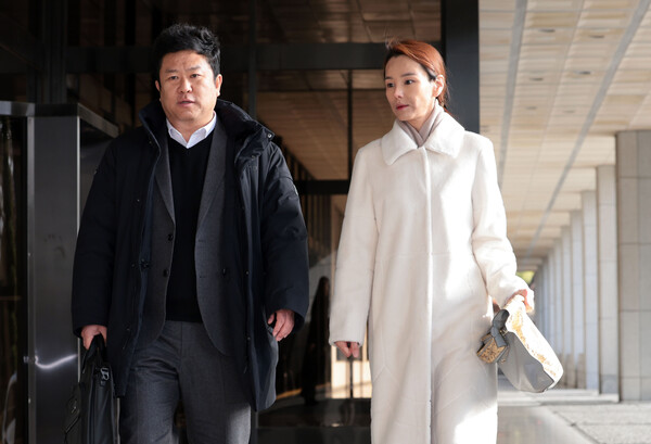 이정섭 검사의 처남인 남편의 마약 혐의를 고발한 강미정 아나운서가 7일 오전 서초구 서울중앙지검에서 참고인 조사를 위해 출석하고 있다. (사진=연합뉴스)