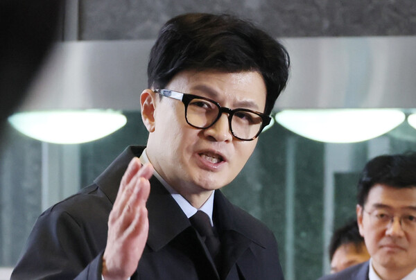 한동훈 법무부 장관이 19일 오후 국회 법사위 전체회의에 출석에 앞서 기자들 질문에 답하고 있다. (사진=연합뉴스) 