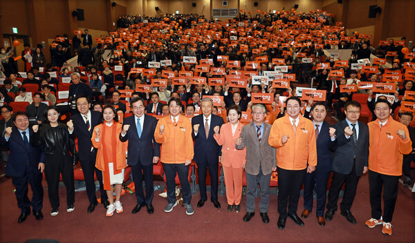 20일 개혁신당 창당대회에는 김종인 전 국민의힘 비상대책위원장, 이낙연 새로운미래 인재영입위원장, 김종민·조응천·정태근 미래대연합 공동창당준비위원장, 양향자 한국의희망 대표, 금태섭 새로운선택 공동대표·류호정 전 의원 등 제3지대 인사들이 참석했다. (사진=연합뉴스)