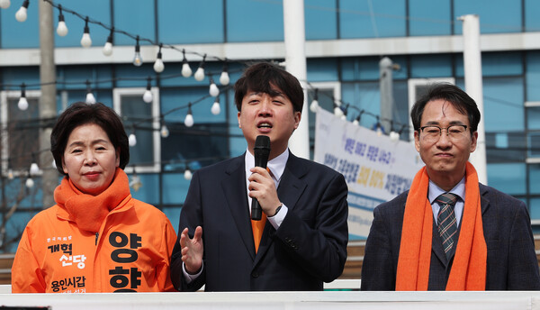 이준석 개혁신당 대표가 지난달 27일 오후 경기도 용인시 처인구 용인중앙시장을 방문해 발언하고 있다. (사진=연합뉴스)