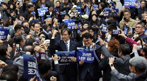 조국혁신당 조국 대표가 24일 대전에서 열린 대전시당 창당행사장에 참석하고 있다.