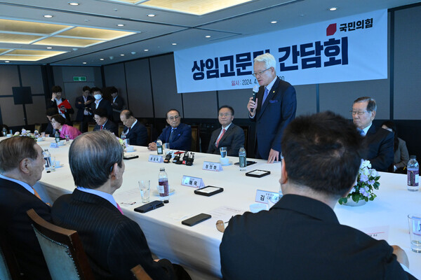 국민의힘 정의화 상임고문단 회장이 17일 서울 여의도의 한 중식당에서 열린 상임고문단 간담회에서 발언하고 있다. (사진=연합뉴스)