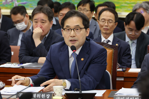 한기정 공정거래위원장이 26일 오전 국회 정무위원회 전체회의에서 질의에 답변하고 있다. (사진=연합뉴스)