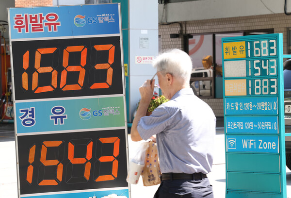 국제유가 하락으로 석유류 가격 상승 폭이 축소돼 8월 소비자물가 상승률이 3년5개월 만에 가장 낮은 전년 동월 대비 2.0%를 기록했다. (사진=연합뉴스)