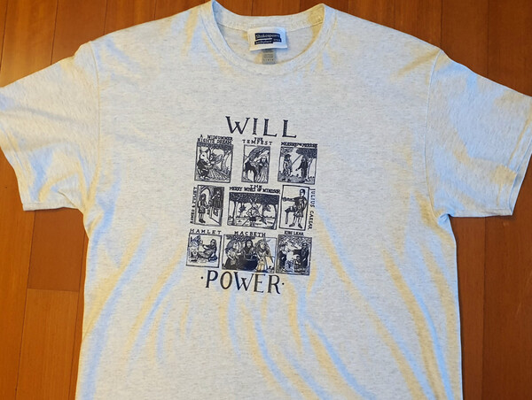셰익스피어 생가에서 구입한 셔츠. 입고 쓰고 있는 지금 그의 힘이 전해지기를..