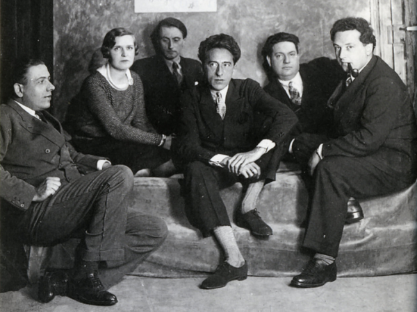 라벨의 지원을 받은 프랑스 현대음악 6인조.