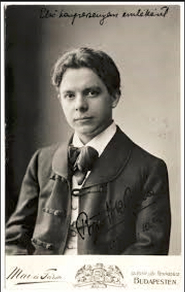 젊은 시절의 버르토크 사진.