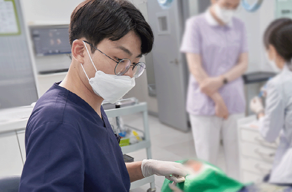 고르다치과의원 부산점 강용욱  대표원장