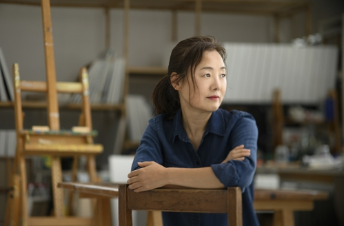 제25회 이인성 미술상 수상자 허윤희 작가. (사진=연합뉴스 / 대구미술관 제공)