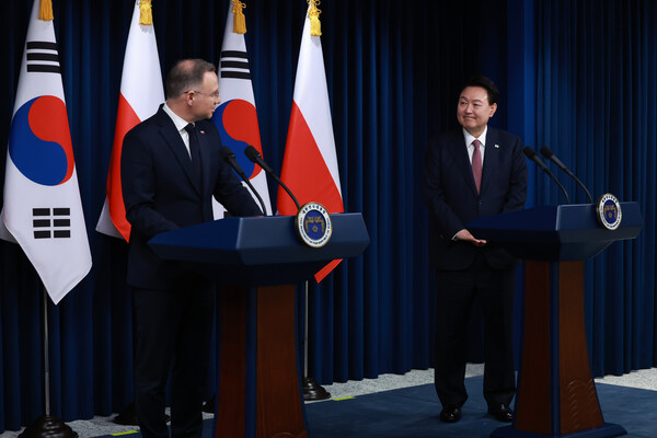 윤석열 대통령과 안제이 두다 폴란드 대통령이 24일 대통령실에서 한·폴란드 공동언론발표를 하고 있다. (사진=연합뉴스)