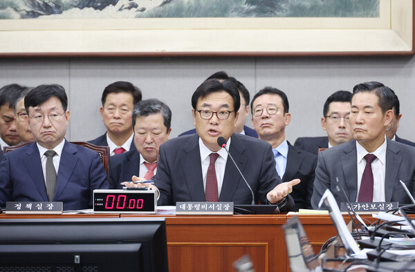 1일 국회 운영위원회의 대통령비서실과 국가안보실, 대통령 경호처 대상 국정감사에서 정진석 비서실장이 답변하고 있다. (사진=연합뉴스)