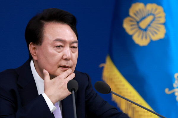 윤석열 대통령이 7일 오전 서울 용산 대통령실 청사 브리핑실에서 열린 '대국민담화 및 기자회견'에서 취재진의 질문에 답하고 있다. (사진=연합뉴스)