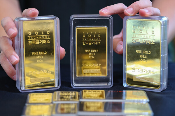 서울 종로구 한국금거래소에 진열된 골드바. (사진=연합뉴스)