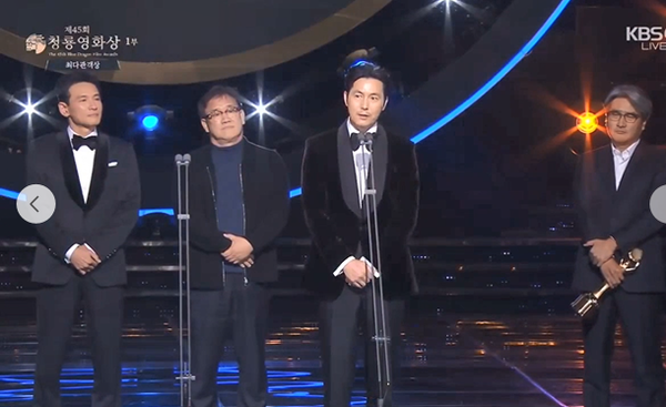 29일 밤 제45회 청료영화상 시상식에서 입장을 밝히고 있는  배우 정우성. (사진=KBS방송 화면 캡처)