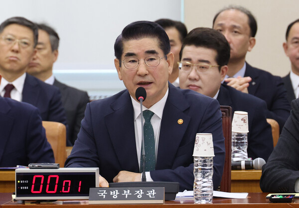  김용현 국방부 장관이 지난달 28일 국회 국방위 전체회의에서 의원 질의에 답하고 있다. (사진=연합뉴스)