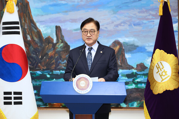 우원식 국회의장이 8일 오후  국회에서 한덕수 국무총리와 한동훈 국민의힘 대표의 공동 담화와 관련한 입장을 밝히는 긴급 기자회견을 하고 있다. (사진=연합뉴스)