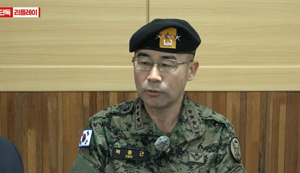 곽종근 전 특전사령관이 지난 6일 김병주 더불어민주당 의원의 개인 유튜브채널 '주블리 라이브'에서 인터뷰를 하고 있다. 김 전 사령관은 김용현으로부터 의원들을 끌어내라는 지시를 받았다고 밝혔다. (사진=김병주 의원 유튜브 채널 화면 캡처) 