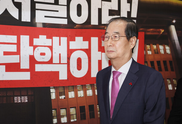 더불어민주당 주도로 감액 예산안이 국회 본회의를 통과한 10일 오후 한덕수 국무총리가 본회의장을 나서고 있다. (사진=연합뉴스)