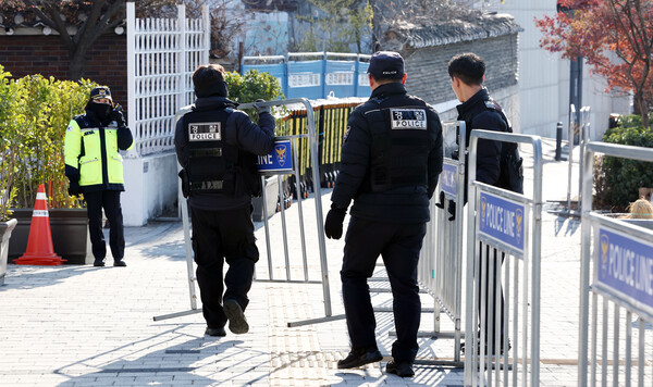  윤석열 김건희가 거주 중인 서울 용산구 한남동 대통령 관저 앞. 