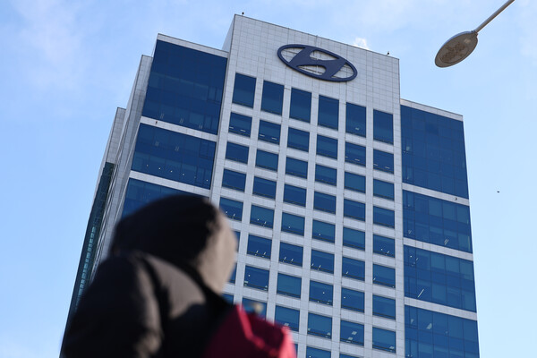 현대자동차그룹은 올해 국내에 역대 최대 규모인 24조3,000억원을 투자할 계획이라고 9일 밝혔다. 사진은 이날 서울 서초구 현대자동차 본사의 모습. (사진=연합뉴스)